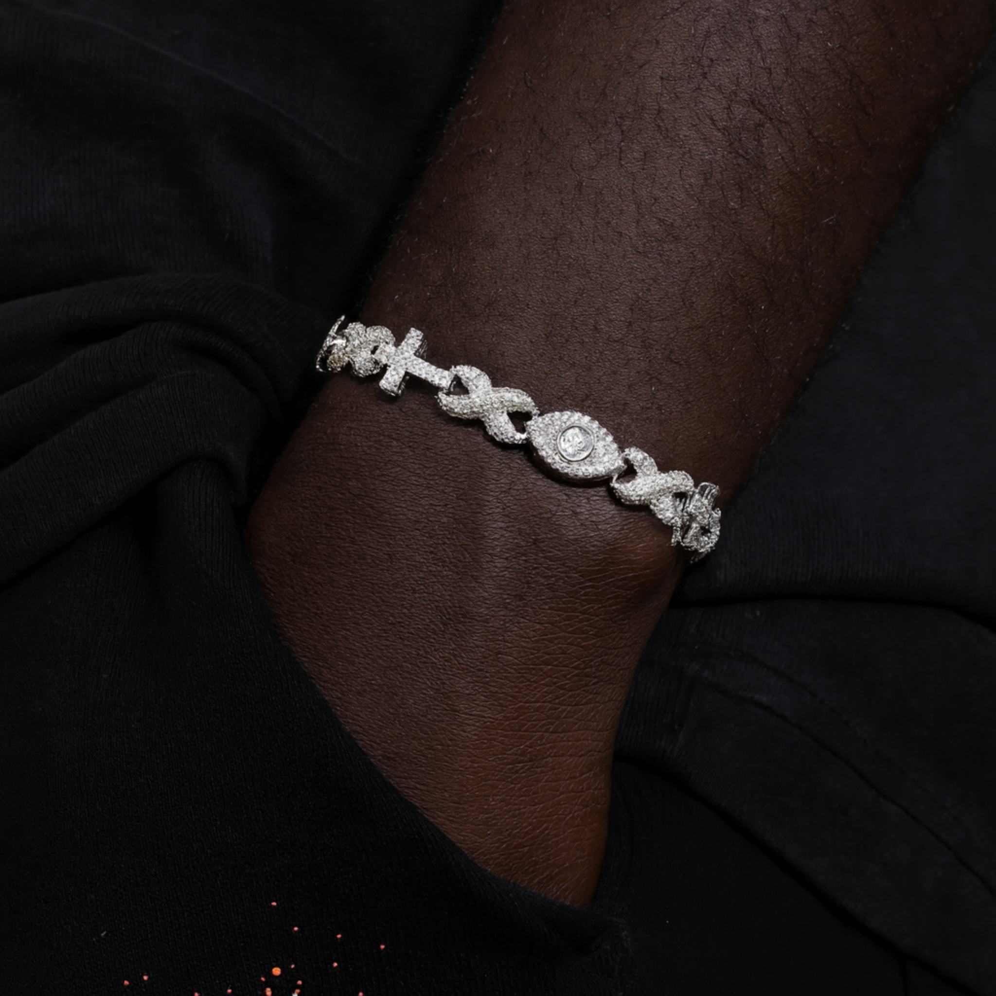 Pulsera eyes white